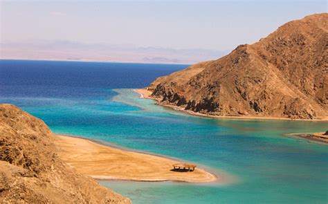 Vista De Mar Y Montaña De La Bahía Del Fiordo En Taba Egipto La Increíble Vista Del Mar Y La ...