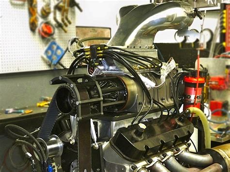 Drag Boat Engine Looks Backward, But It's Still 2,000+ Horsepower! - EngineLabs