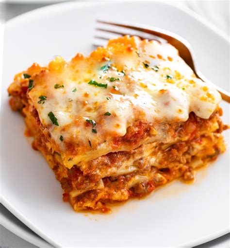 Easy Lasagna Recipe - The Cozy Cook