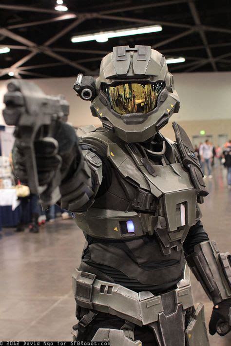 Spartan Cosplay from Halo Reach The previous pinner thought it was from Halo Wars ...