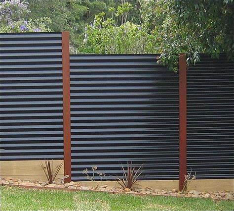 20+ Corrugated Metal Fence Ideas – The Urban Decor