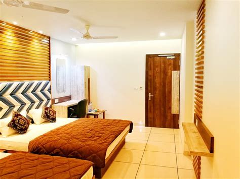 HOTEL ANAND CORNER - Prices & Reviews (Gujarat, India)