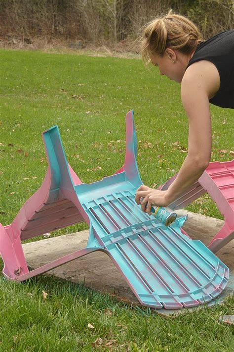 How to spray paint plastic chairs • The Vanderveen House