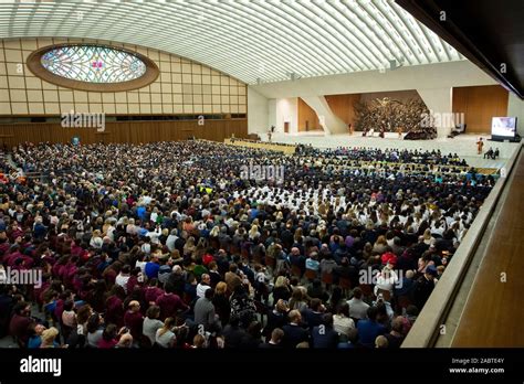 A General view of Paul VI Hall during Pope Francis's weekly general ...