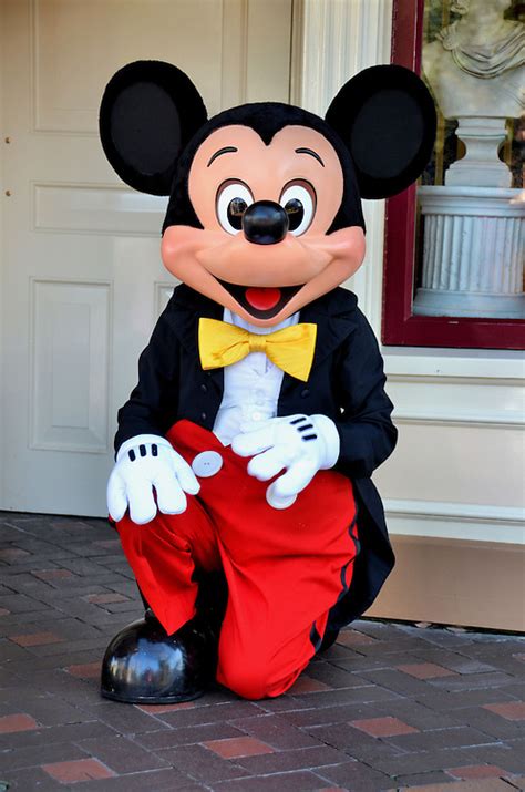 Mickey Mouse Kneeling at Disneyland in Anaheim, California | Encircle ...