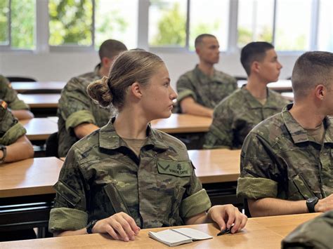 Primeras imágenes de la Princesa Leonor vestida de militar como "cadete Borbón Ortiz"