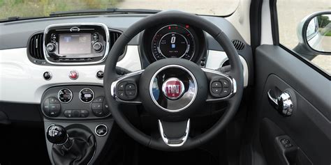 Fiat 500 Interior & Infotainment | carwow