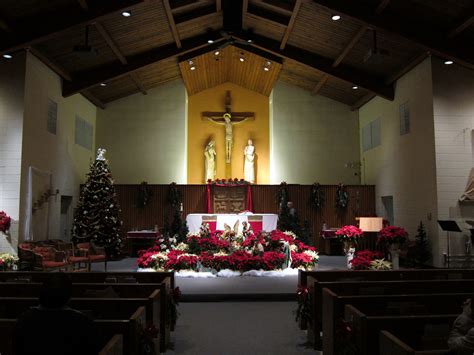 Christmas Decorations In Church Sanctuary | www.indiepedia.org