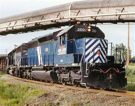 The EMD SD40-2 is a 3,000-horsepower (2,200 kW) C-C diesel-electric ...