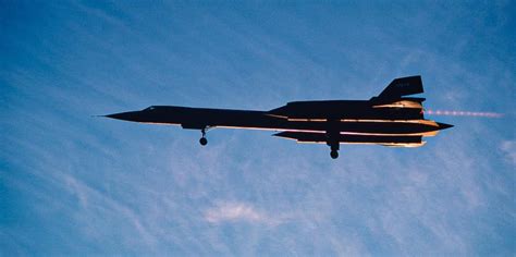 SR-71 pilots explain why flying the Blackbird with just one engine in ...