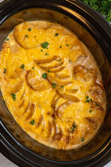 Crock Pot Scalloped Potatoes {Easy and Creamy} | Recipe in 2022 ...