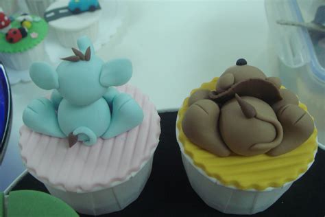 treasure memories: Fondant Animal Cupcakes