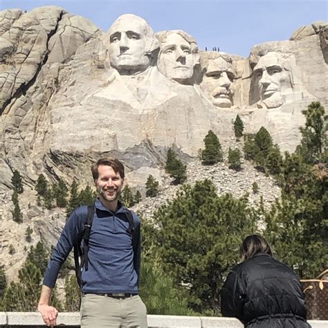 Hike to Mount Rushmore from Horsethief Lake | Roadbits