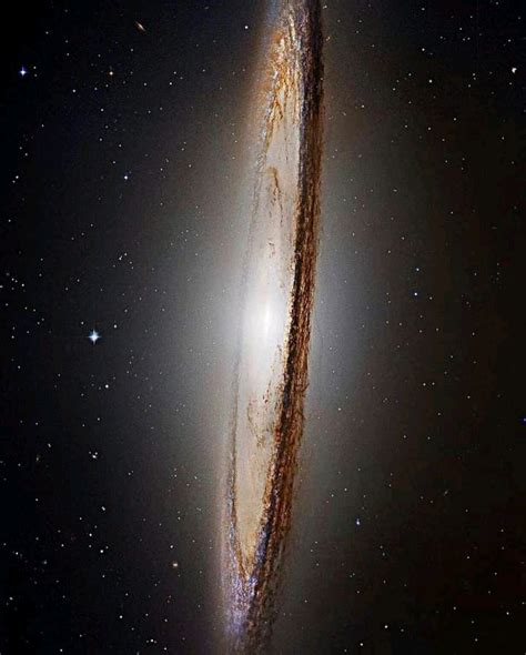 The Sombrero galaxy by Hubble. : r/quatria