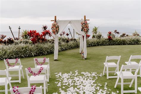 Maui Area Weddings | Royal Lahaina Resort & Bungalows | Nicole & Brett