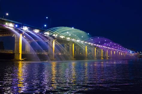 Banpo Bridge Rainbow Fountain - The Flying Hanbok