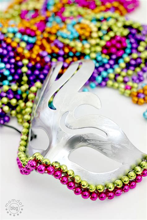 DIY Mardi Gras Mask