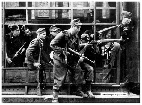 HISTORY IN IMAGES: Pictures Of War, History , WW2: Warsaw Ghetto ...