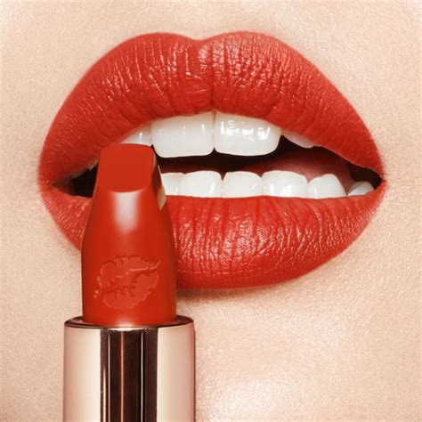 Red Hot Susan: Orange-red Refillable Lipstick - Hot Lips 2 | Charlotte Tilbury