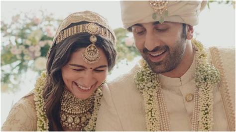 Alia Bhatt and Ranbir Kapoor - just married. See first pics of newlyweds