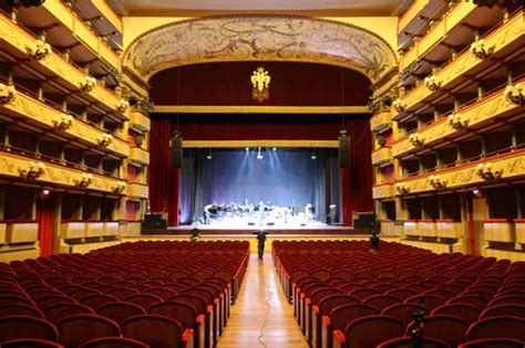 Al Teatro Verdi di Firenze la Fondazione Cure2Children Onlus presenta ...