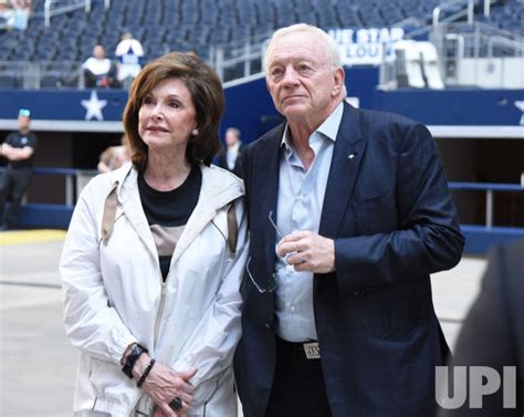 Photo: Dallas Cowboys owner Jerry Jones, and his wife Gene, watch an ...