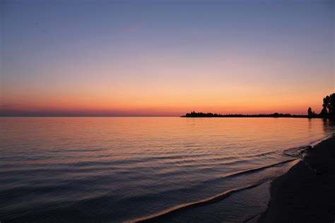 Sunset at Sauble Beach, Ontario [OC 5184 x 3456] : waterporn