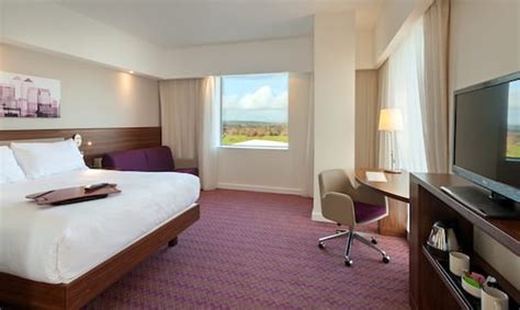 Rooms at Hampton by Hilton London Gatwick Airport