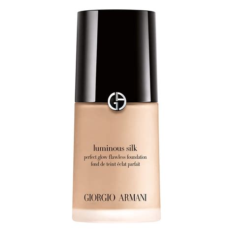 The 8 Best Foundations for Oily Skin, According to Experts | Who What Wear