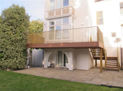 Cantilever Balcony to Enhance the House Facade Design