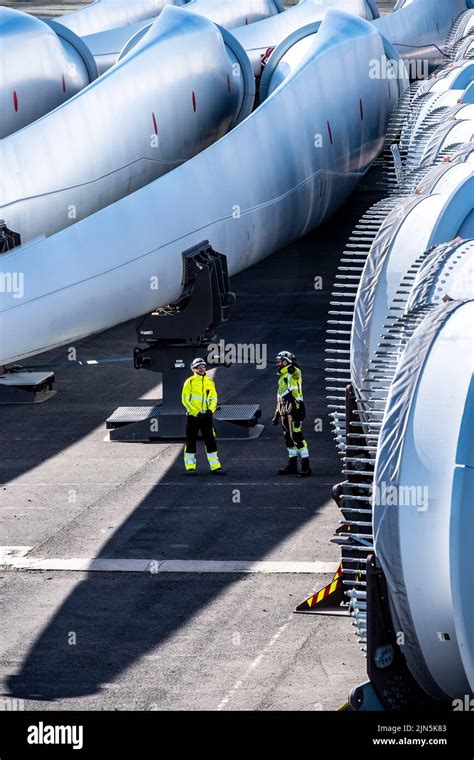 wind turbine blades Stock Photo - Alamy