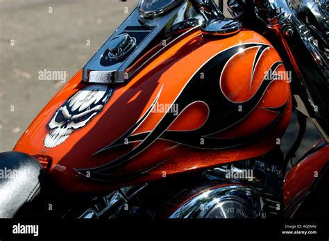 HARLEY-DAVIDSON PAINT JOB !!! LOTS OF CUSTOM COLORS AND DESIGNS ...