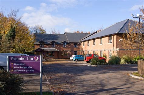 PREMIER INN GRAVESEND CENTRAL HOTEL | UPDATED 2024 Reviews & Price Comparison (Kent) - Tripadvisor