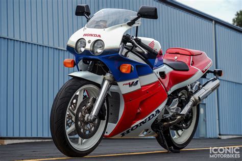 Moto de ensueño: Honda VFR400R 1990 NC30 (la mini RC30) | Moto1Pro