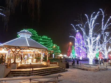 Visit These 20 Small Towns To See Beautiful Christmas Lights