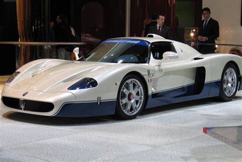 File:Maserati MC12 2-cropped.jpg - Wikipedia