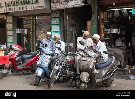 Chor bazaar, Mumbai, India Stock Photo - Alamy