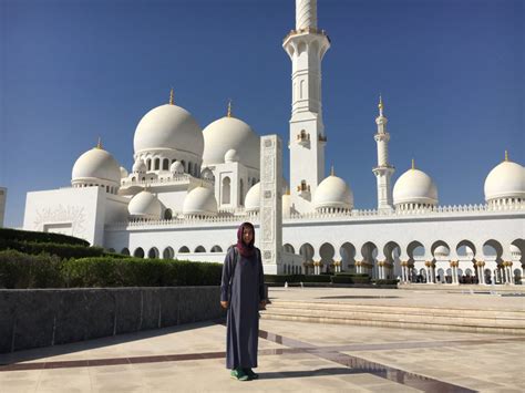 How to get from Dubai to Abu Dhabi's Sheik Zayed Grand Mosque - Erika's Travelventures