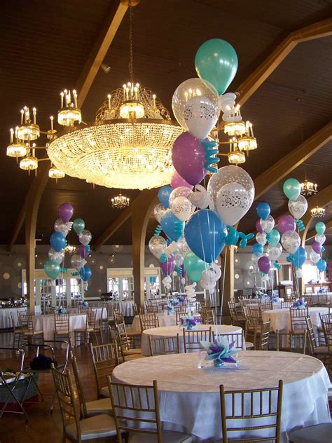 Balloon Centerpieces using 5, 16" latex balloons with curly-Qs | Wedding balloons, Balloon ...