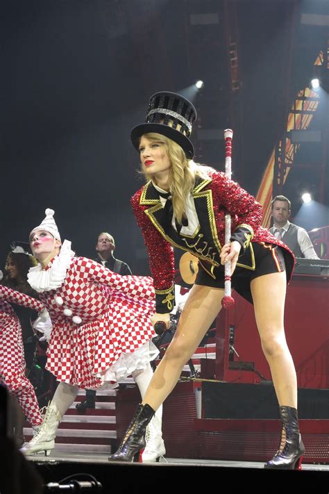 Pin by Amee on Miss Taylor Swift | Taylor swift red tour, Taylor swift ...