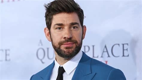 John Krasinski tricked 'The Office' showrunner into letting him wear a ...