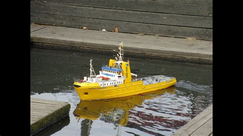 Robbe - Happy Hunter - RC scale tug boat - Partly filmed from on-board video - YouTube