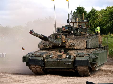 Challenger 2 main battle tank nicknamed "Megatron" | Army tanks, Tanks military, Combat tanks