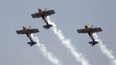 India air show stunt planes have close call - CBS News