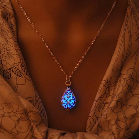 The Glow In The Dark Waterdrop Necklace is made of natural Crystal and ...