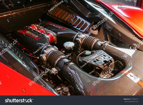 Close Red Ferrari F430 Scuderia Engine Stock Photo 671496115 | Shutterstock