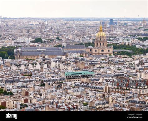 Paris (France): panoramic view of buildings in the 7th arrondissement ...