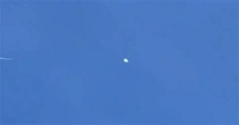 High-altitude balloon seen flying over U.S. - CBS News