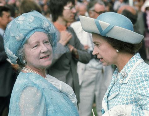 The Queen Mother and her daughter Queen Elizabeth II at Royal Ascot in ...