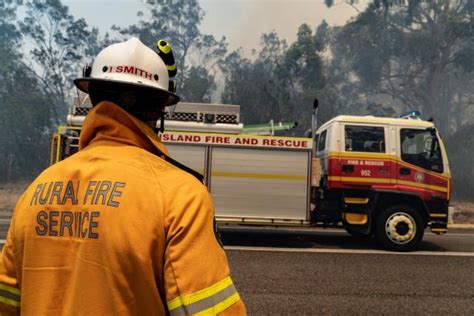 Fire crews called to several grass fires burning south of Stanthorpe ...